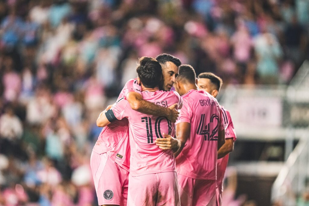 Messi y Busquets en su último encuentro de temporada regular en el Chase Stadium. 