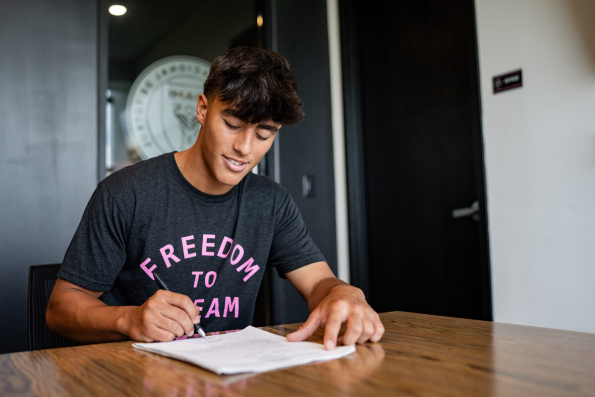 Alexander Shaw firma su contrato con Inter Miami de la MLS. 