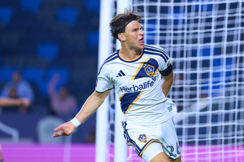 Pec anotó un hat trick.