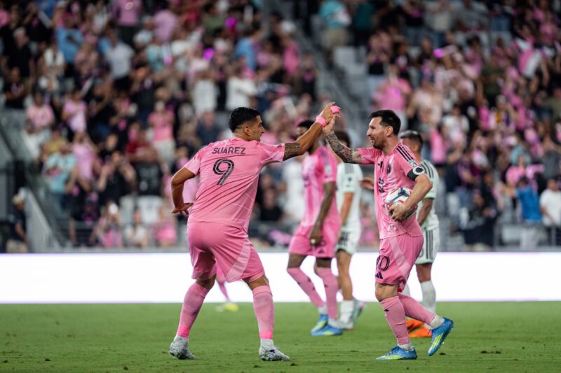 Suárez y Messi anotaron en la presentación del Nu Stadium.