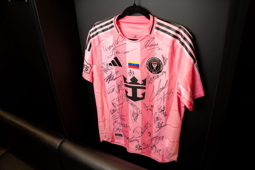 Camiseta especial de Inter Miami CF y Venezuela autografiada por la plantilla