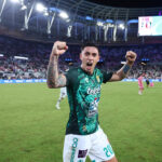 Jugador de Leon celebra tras el triunfo 3-2 sobre Inter Miami